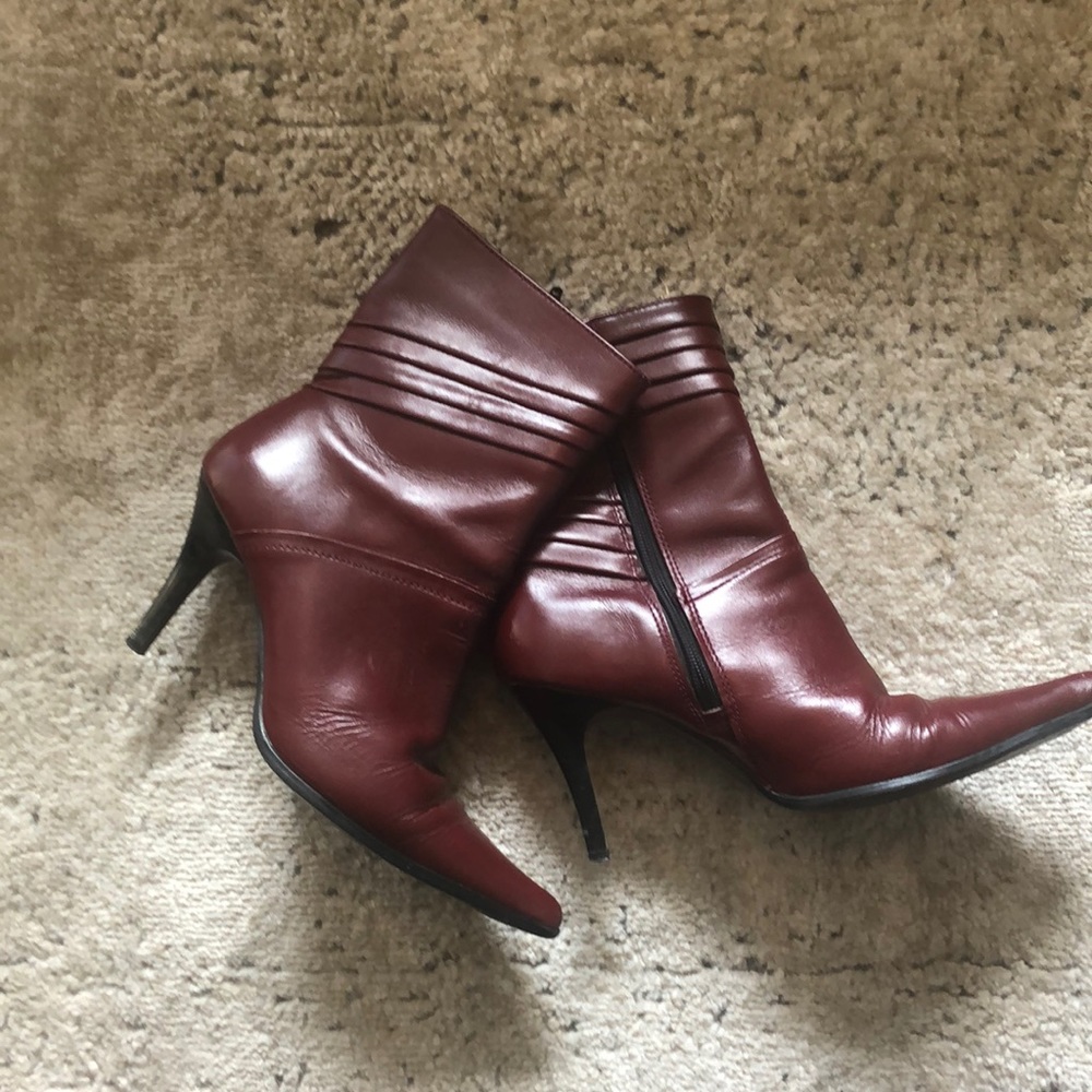 Puma burgundy boots size 6